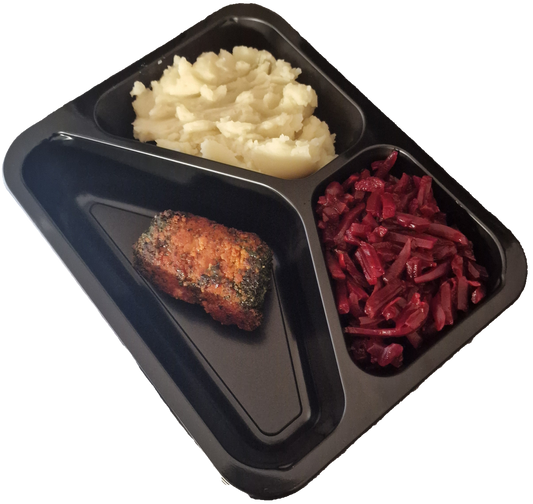 Aardappelpuree met rode bieten en een boomstammetje