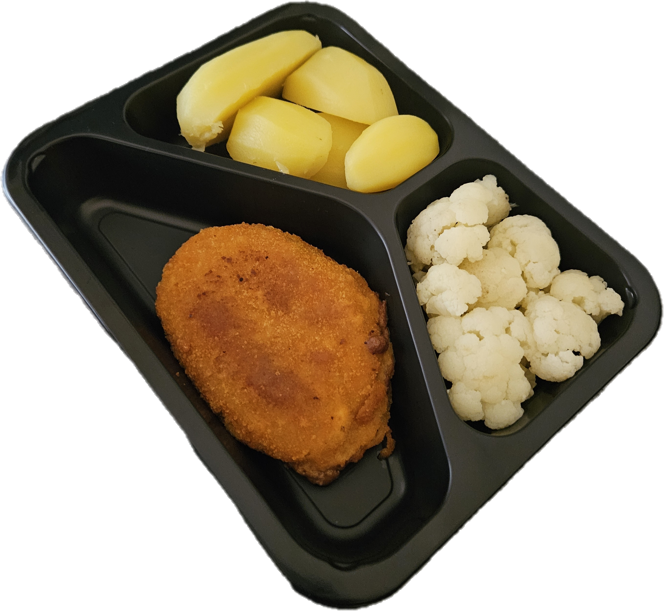 Gekookte aardappelen met bloemkool en een kipsatéschnitzel
