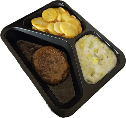 Aardappelschijfjes met prei in groentesaus en een hamburger